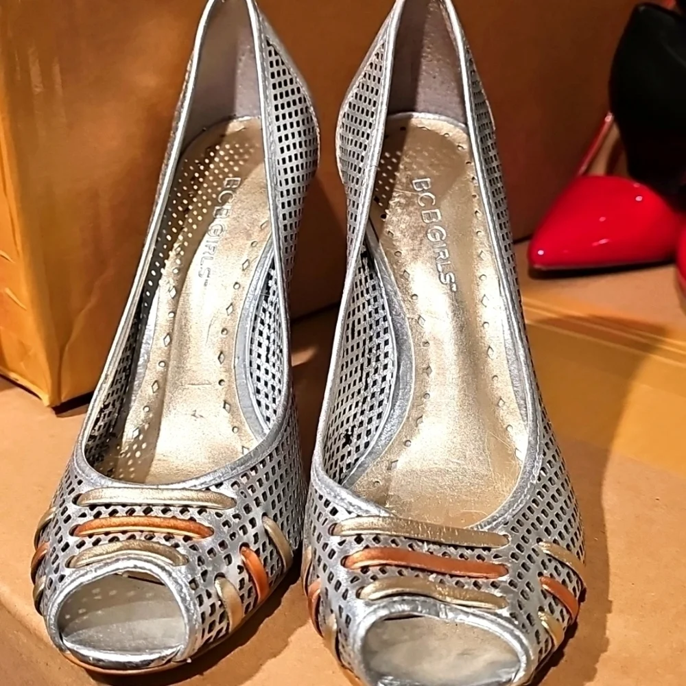 BGC girls, Womens Size 7B, Silver peep toe Heels
